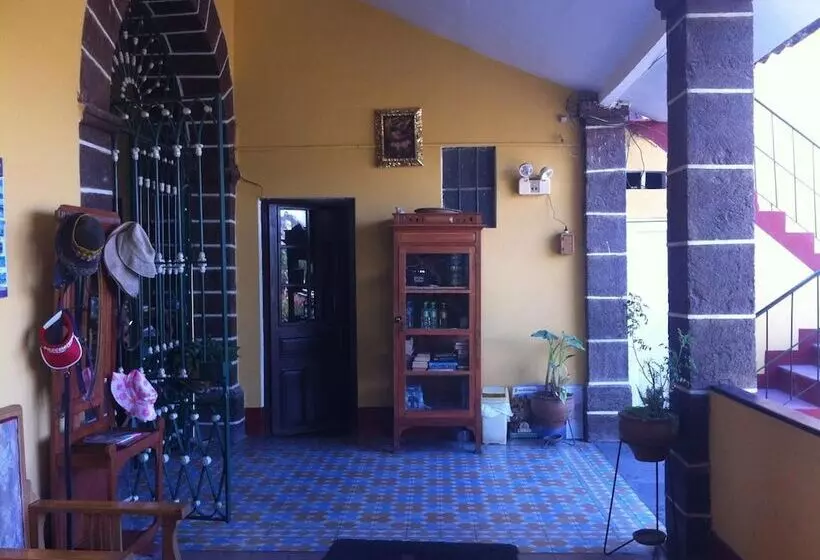 Retkeilymaja Hostal Tres Máscaras