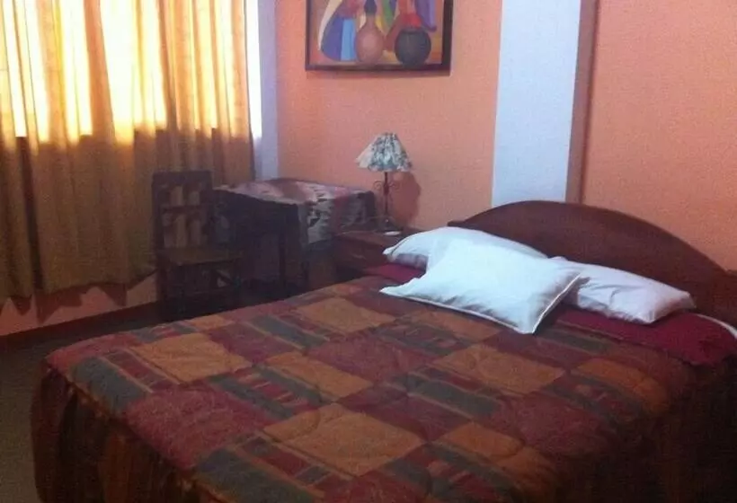 Retkeilymaja Hostal Tres Máscaras