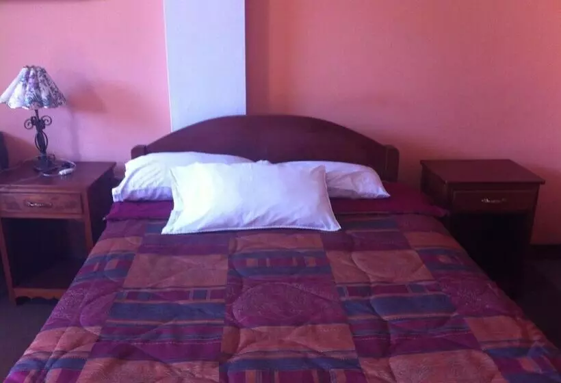 Retkeilymaja Hostal Tres Máscaras