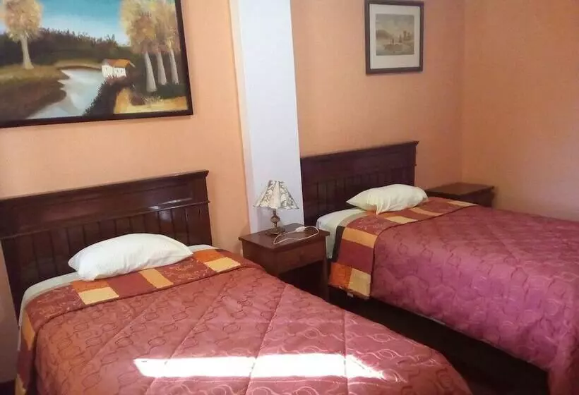 Retkeilymaja Hostal Tres Máscaras