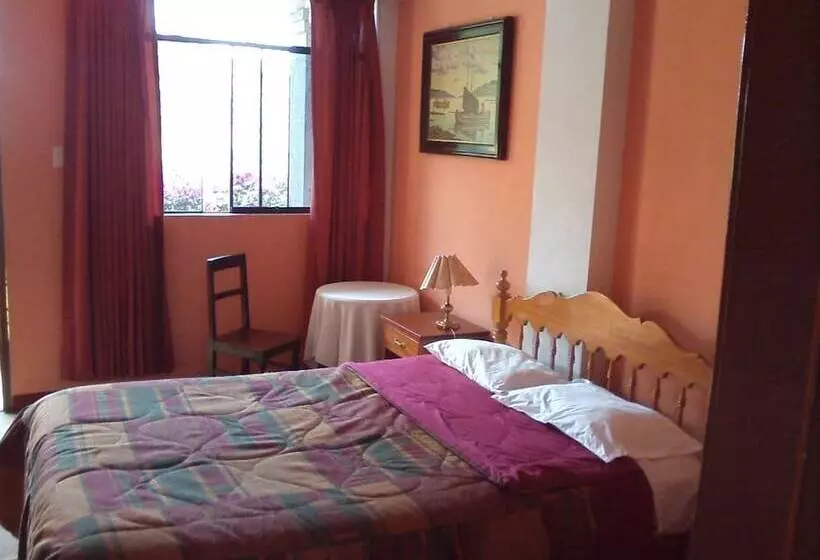 Retkeilymaja Hostal Tres Máscaras