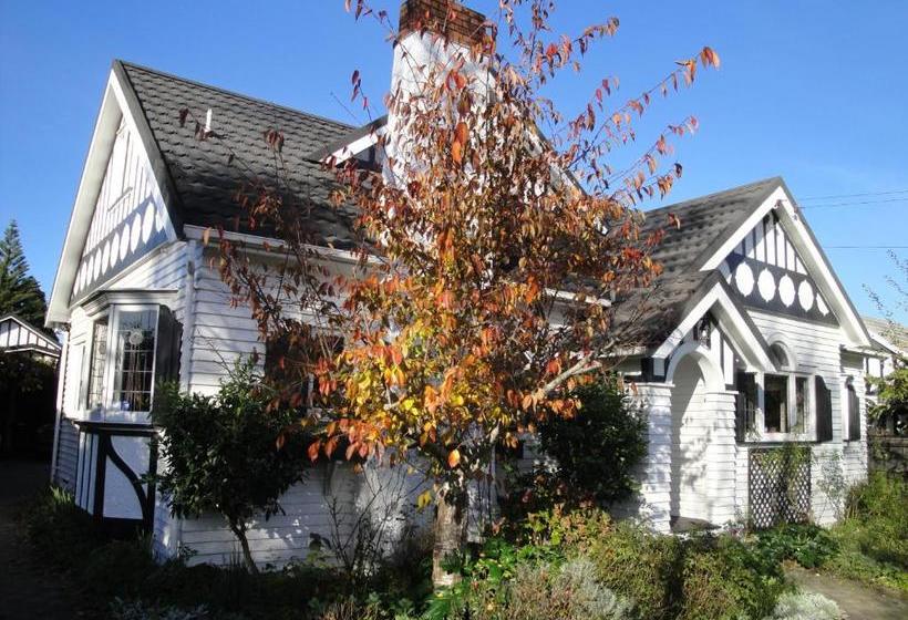 Пансион English Tudor House