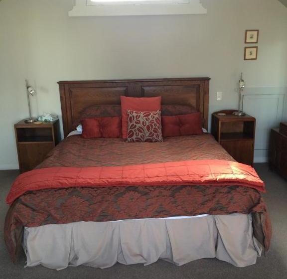 Пансион English Tudor House