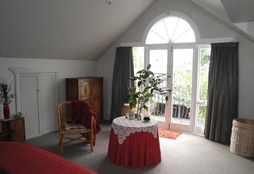 Пансион English Tudor House