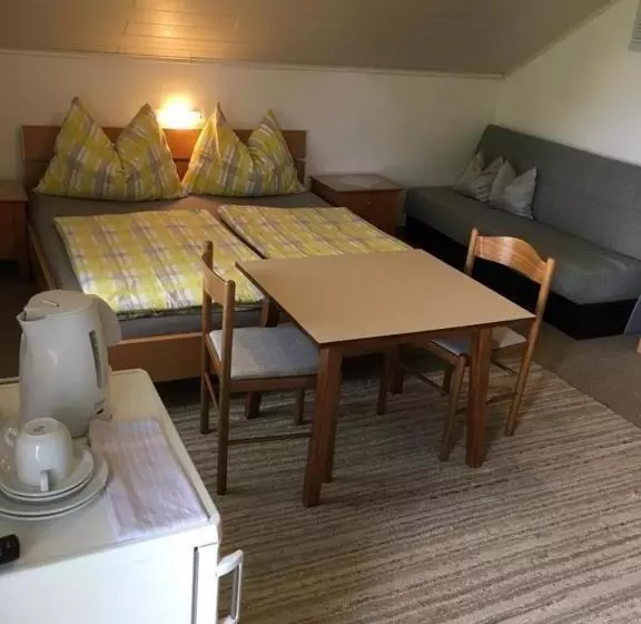 ペンション Gästehaus Jedinger