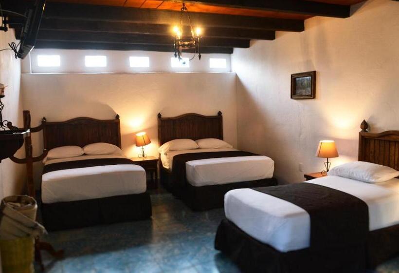 بنسيون Hostal Plaza Central