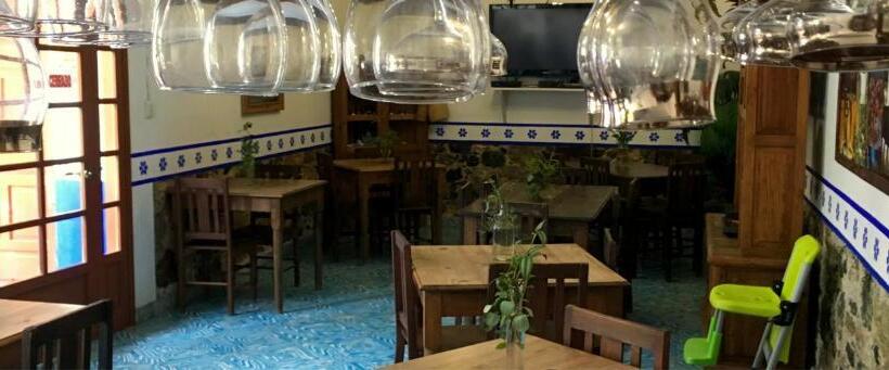 بنسيون Hostal Plaza Central