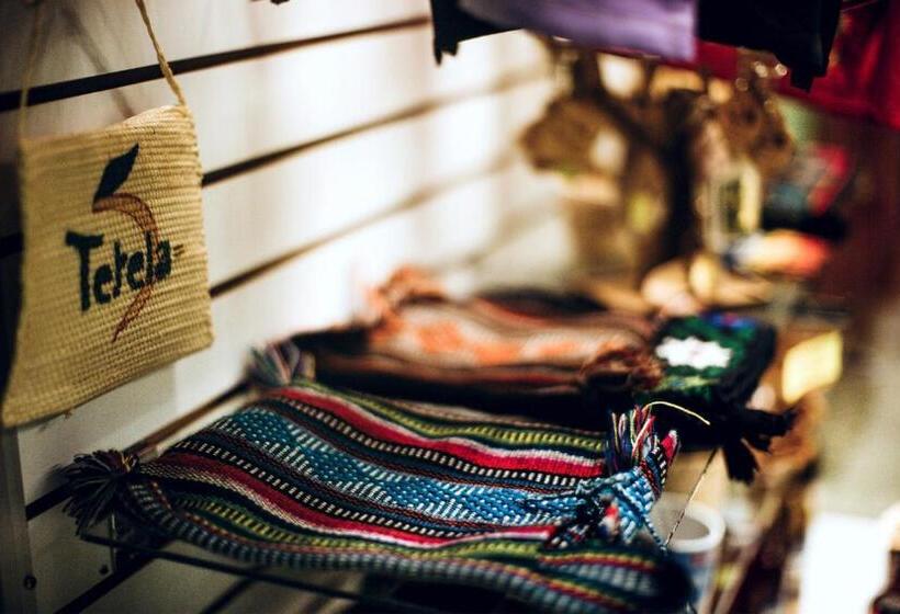 بنسيون Hostal Plaza Central