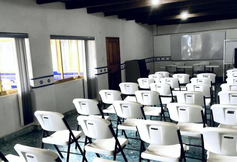 بنسيون Hostal Plaza Central