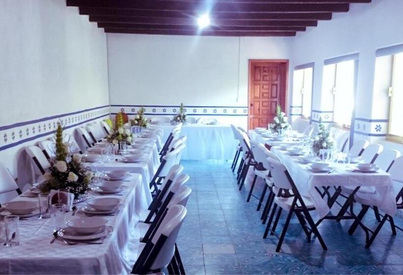 بنسيون Hostal Plaza Central