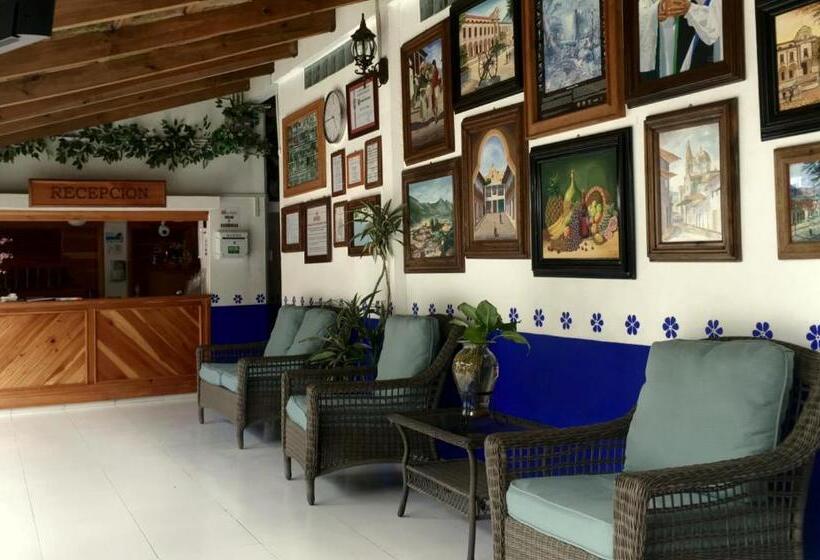 بنسيون Hostal Plaza Central