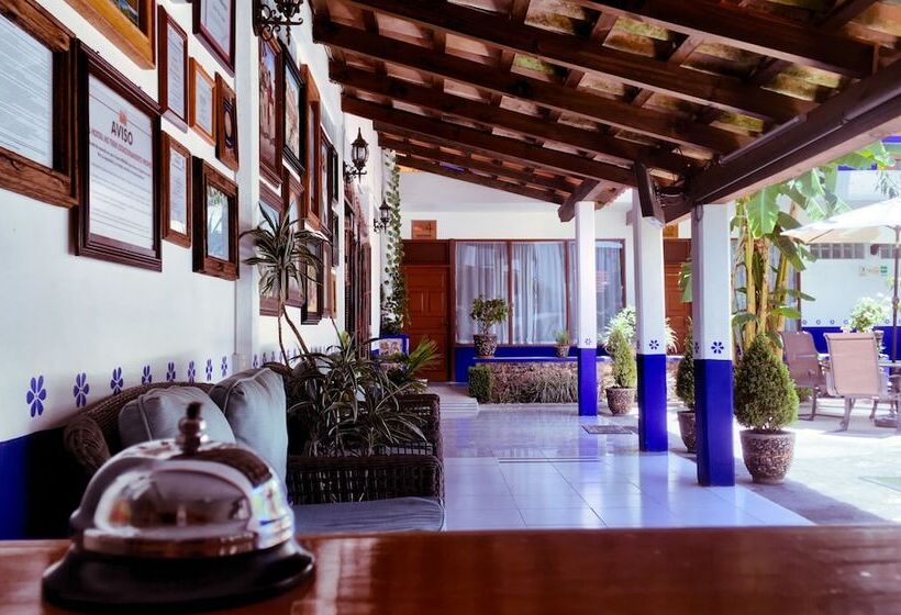 بنسيون Hostal Plaza Central