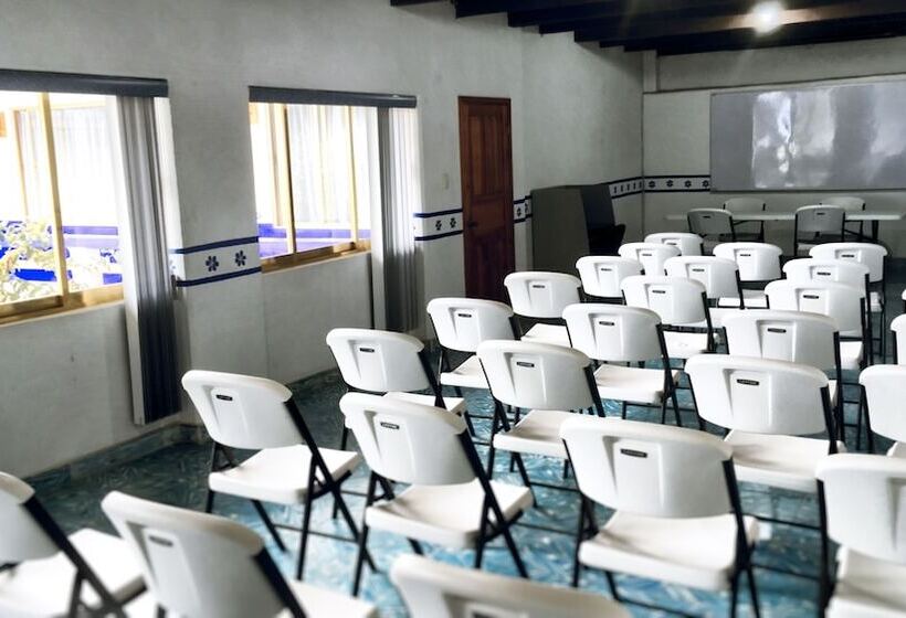 بنسيون Hostal Plaza Central