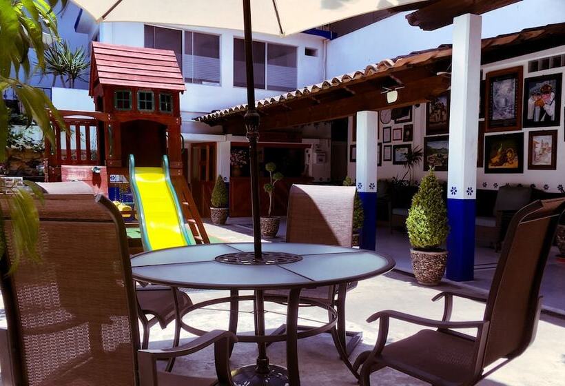 بنسيون Hostal Plaza Central