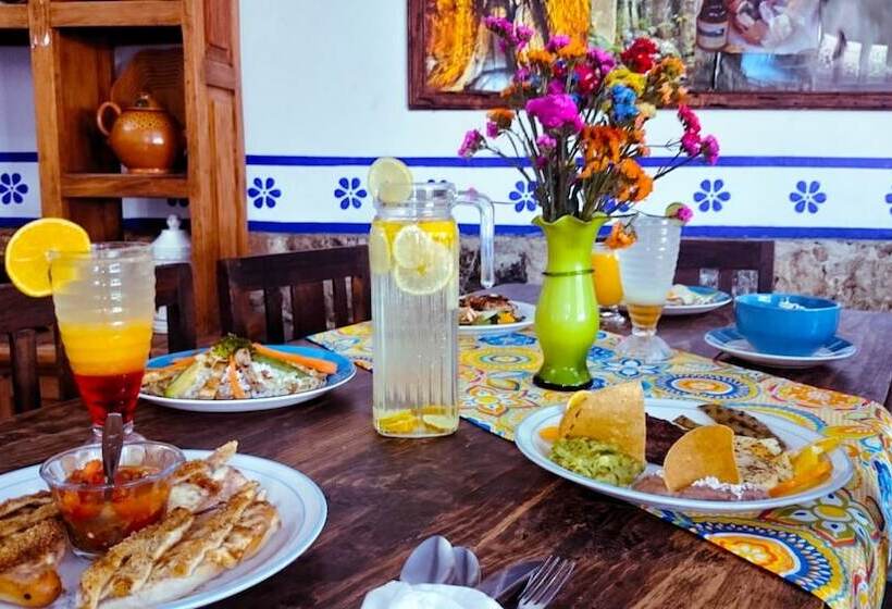 بنسيون Hostal Plaza Central