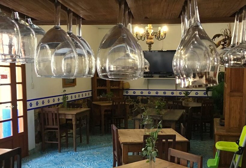 بنسيون Hostal Plaza Central