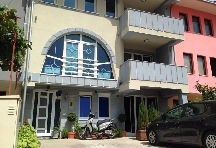 پانسیون Villa Emilija