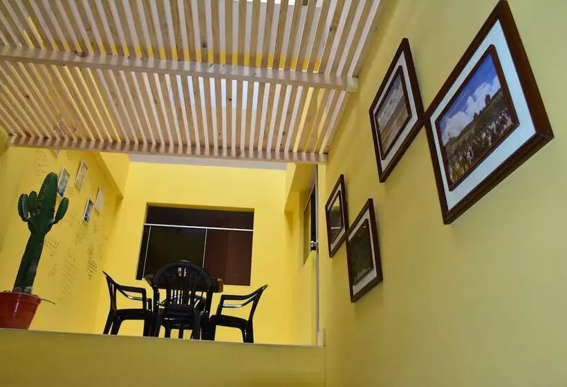 هاستل Tupac Lima Airport