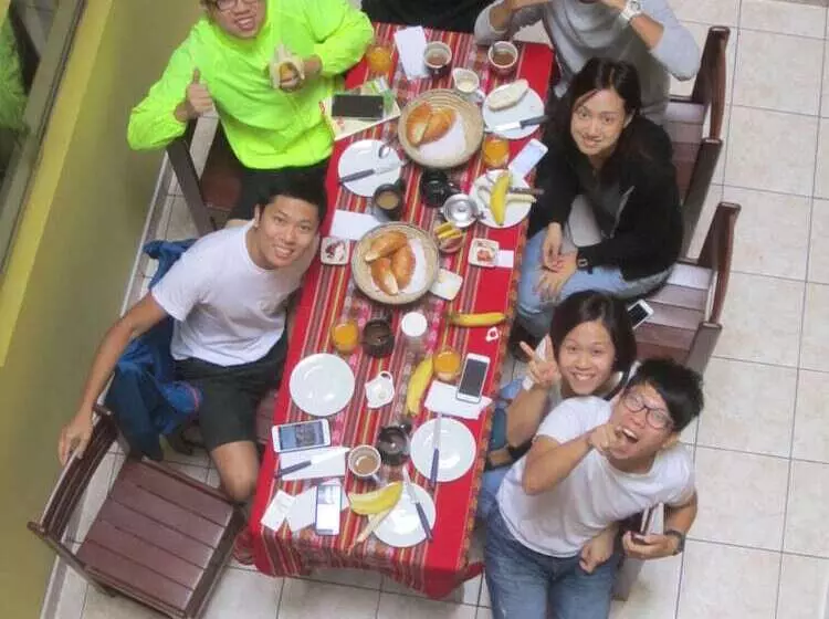 هاستل Tupac Lima Airport