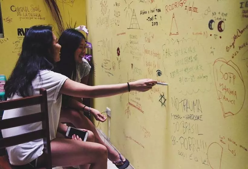 هاستل Tupac Lima Airport