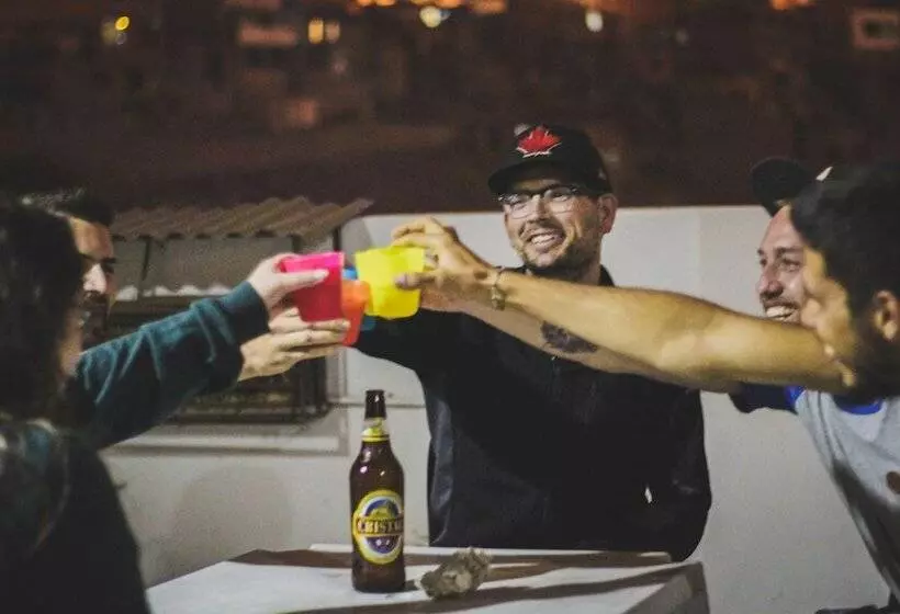 هاستل Tupac Lima Airport