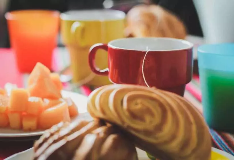 هاستل Tupac Lima Airport