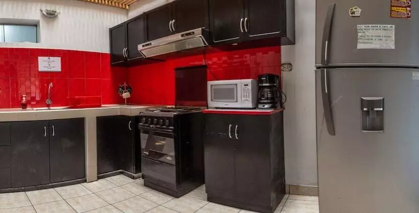 هاستل Tupac Lima Airport