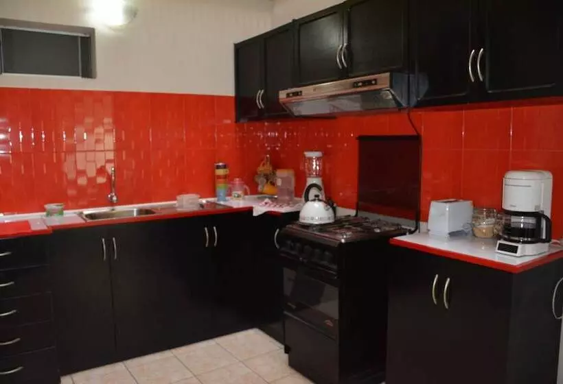 هاستل Tupac Lima Airport