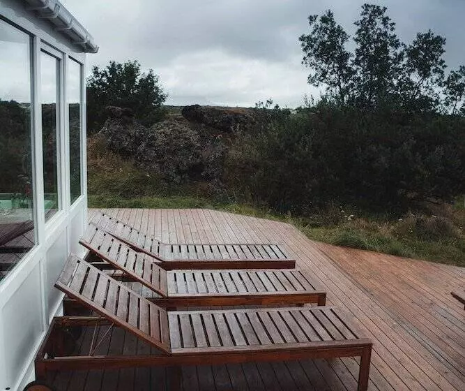 پانسیون Dimmuborgir Guesthouse