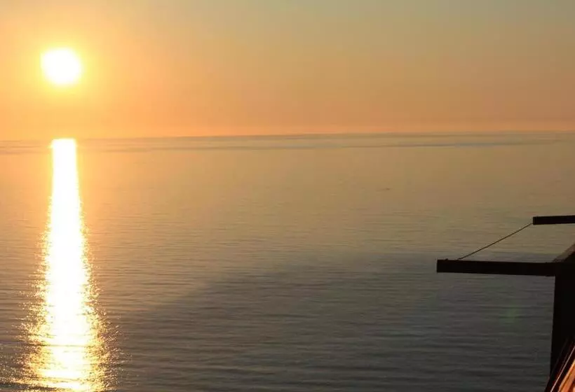 پانسیون Sanni Guest House