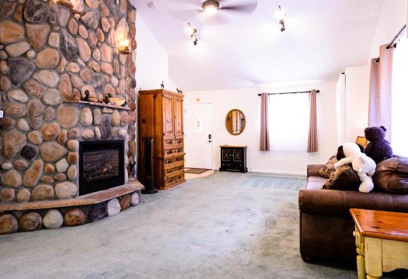 Alpen Way Chalet Mountain Lodge