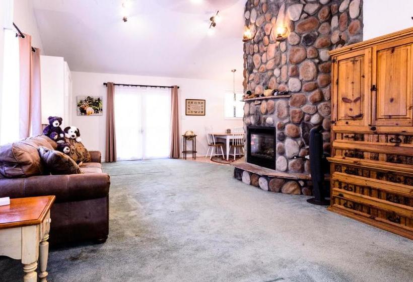 Alpen Way Chalet Mountain Lodge