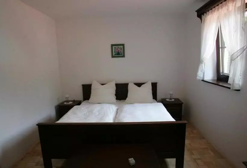 هتل Farm Stay Frank Ozmec Wine And Glamping Estate