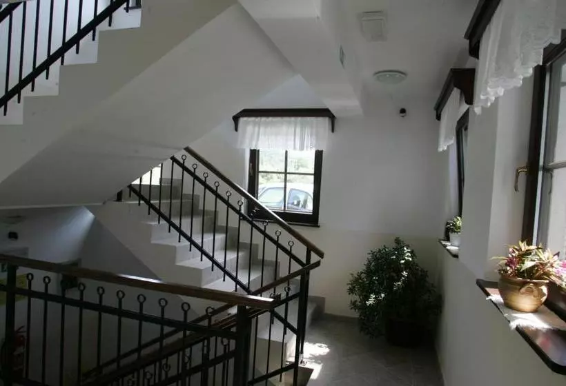 هتل Farm Stay Frank Ozmec Wine And Glamping Estate