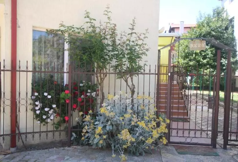 پانسیون Guest House Kiwi