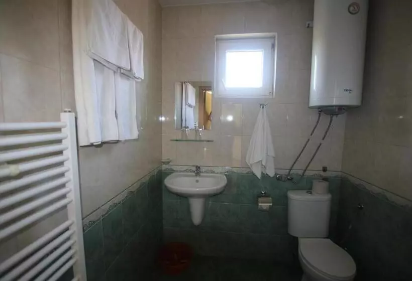 پانسیون Guest House Kiwi