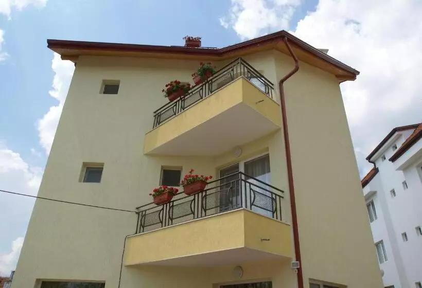 پانسیون Guest House Kiwi