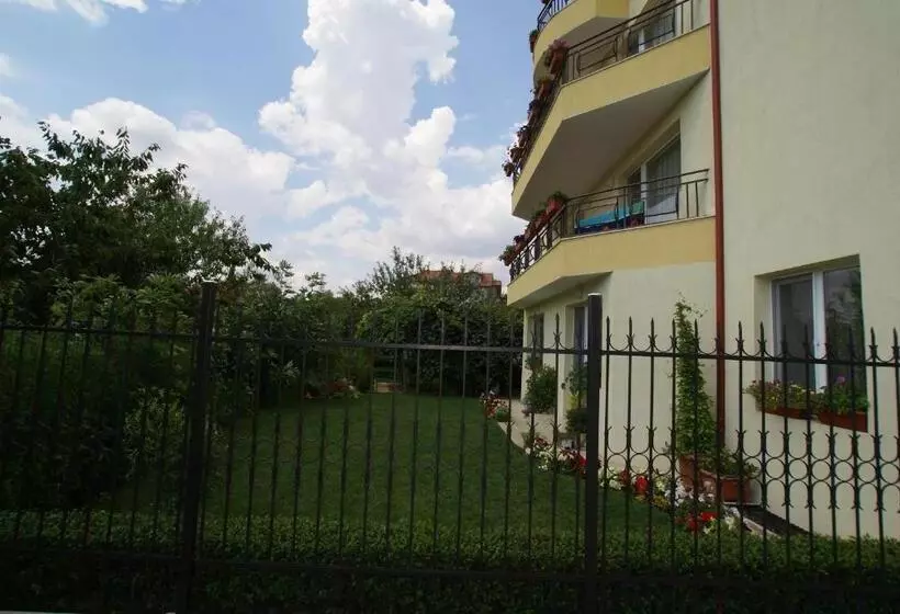 پانسیون Guest House Kiwi