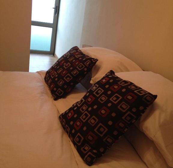 پانسیون Hostal Del Valle