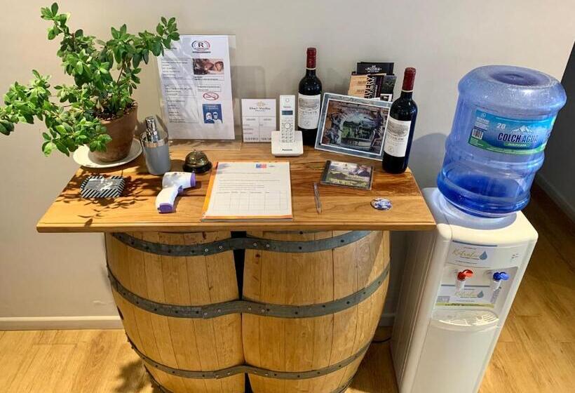 پانسیون Hostal Del Valle