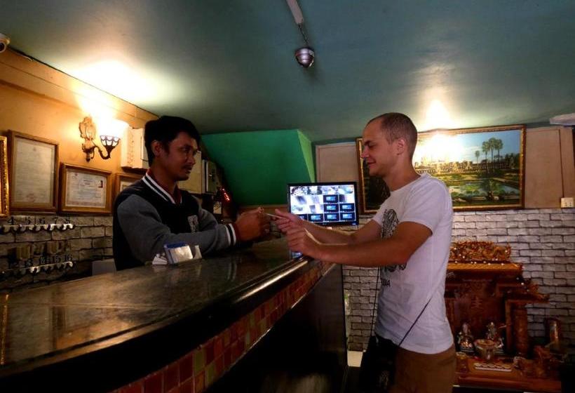 پانسیون Pich Guesthouse