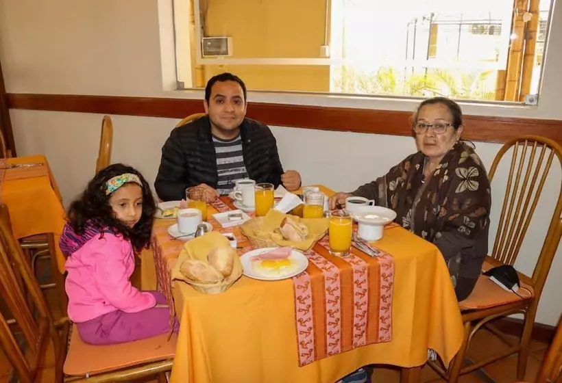 هاستل Hosteria Suiza