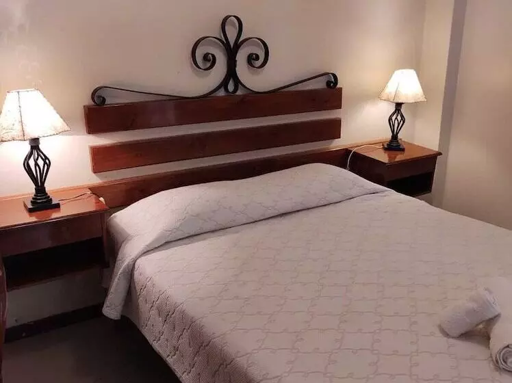 هاستل Hosteria Suiza