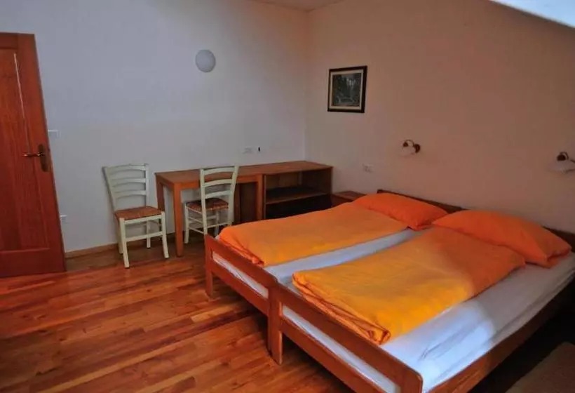 هتل Tourist Farm Pri Kafolu
