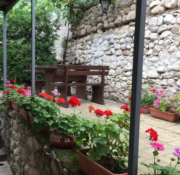 Majatalo Toni's Guest House