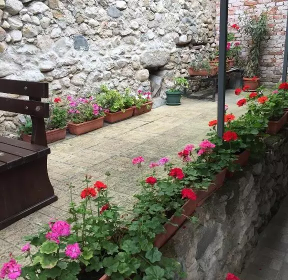 Majatalo Toni's Guest House