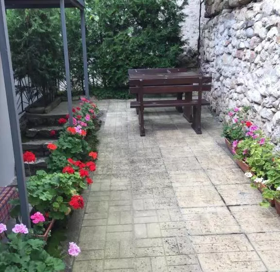 Majatalo Toni's Guest House