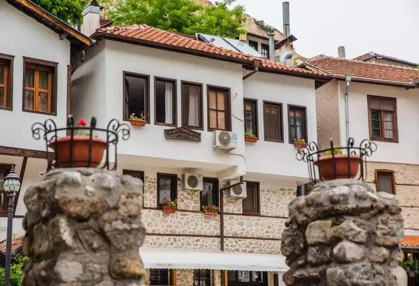 Majatalo Toni's Guest House