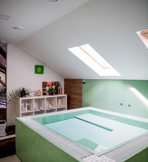 Pensiunea Un Baiat Si O Fata