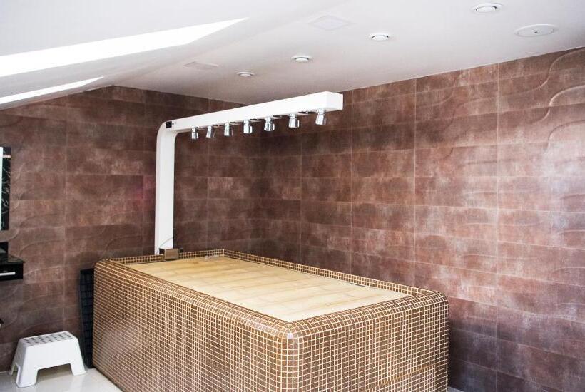 Pensiunea Un Baiat Si O Fata